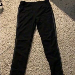 I’m selling black leggings